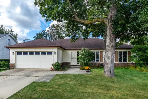 1505 Ranchview Dr, Naperville, IL 60565
