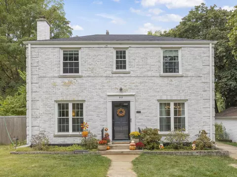 812 N President St, Wheaton, IL 60187