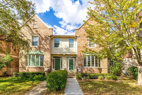 2554 W Lake Ave, Glenview, IL 60026