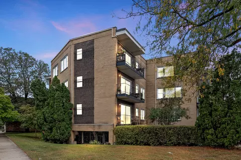 4735 Grove St #103, Skokie, IL 60076