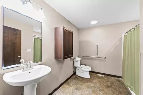 Bath - 601 Curtis Rd, Ogden, IL 61859 photo 1 of 2