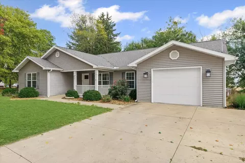 Exterior - 601 Curtis Rd, Ogden, IL 61859 photo 3 of 7