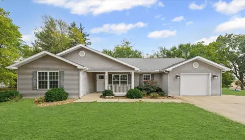 601 Curtis Rd, Ogden, IL 61859