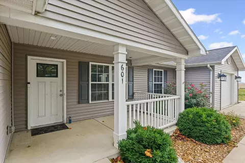 Exterior - 601 Curtis Rd, Ogden, IL 61859 photo 4 of 7