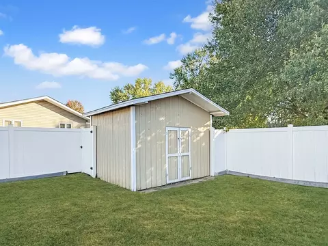 Exterior - 1055 Pinecrest Dr, Rantoul, IL 61866 photo 6 of 6