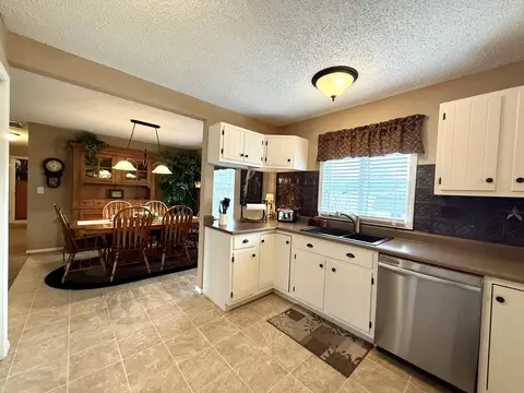 Kitchen - 1055 Pinecrest Dr, Rantoul, IL 61866 photo 7 of 7