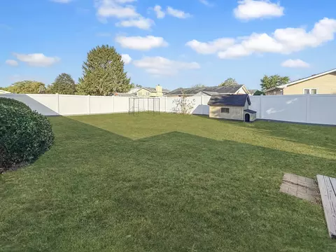 Exterior - 1055 Pinecrest Dr, Rantoul, IL 61866 photo 5 of 6