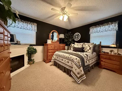 Bedroom - 1055 Pinecrest Dr, Rantoul, IL 61866 photo 3 of 4