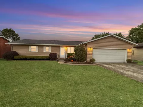 1055 Pinecrest Dr, Rantoul, IL 61866