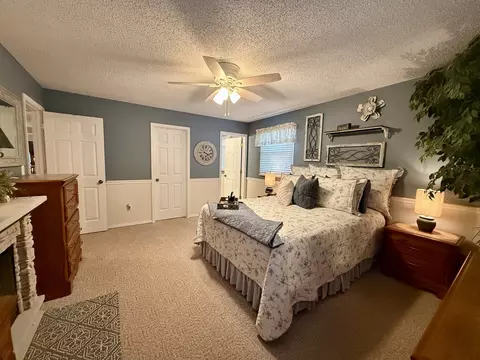 Bedroom - 1055 Pinecrest Dr, Rantoul, IL 61866 photo 2 of 4