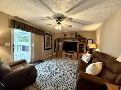 Living - 1055 Pinecrest Dr, Rantoul, IL 61866 photo 3 of 4