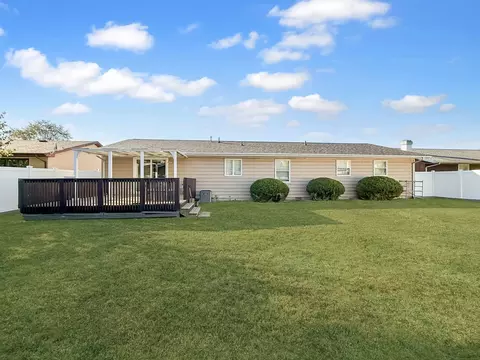 Exterior - 1055 Pinecrest Dr, Rantoul, IL 61866 photo 4 of 6