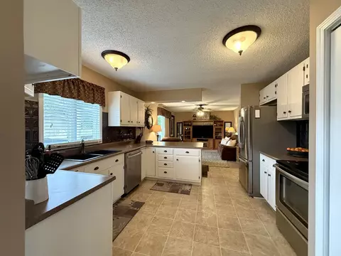 Kitchen - 1055 Pinecrest Dr, Rantoul, IL 61866 photo 2 of 7