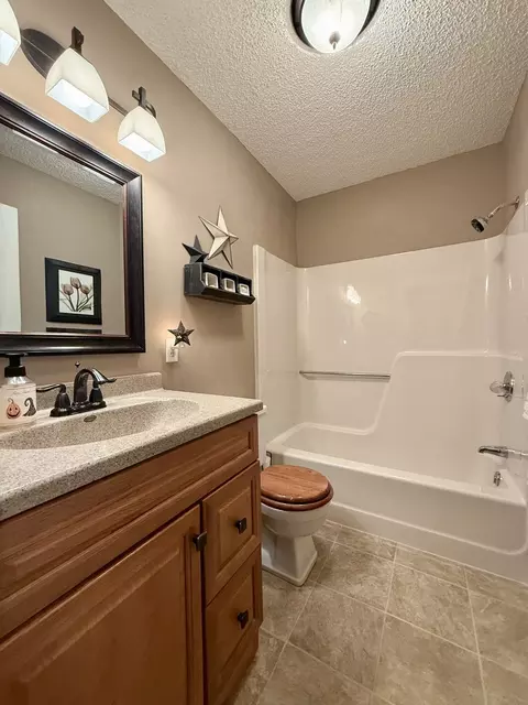 Bath - 1055 Pinecrest Dr, Rantoul, IL 61866 photo 1 of 2