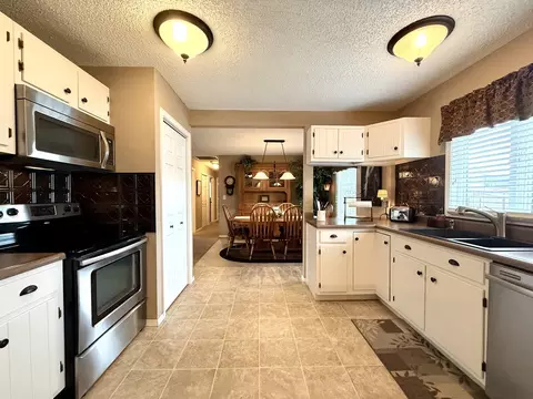 Kitchen - 1055 Pinecrest Dr, Rantoul, IL 61866 photo 6 of 7