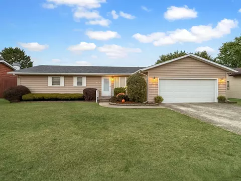 Exterior - 1055 Pinecrest Dr, Rantoul, IL 61866 photo 2 of 6