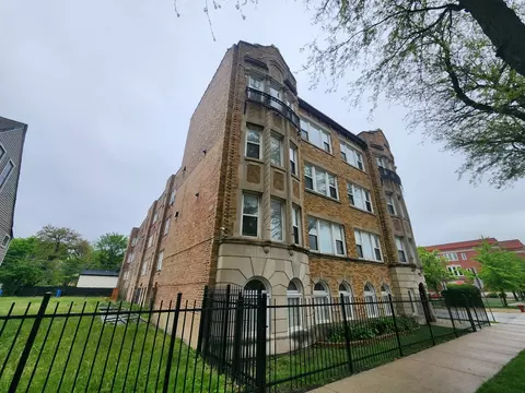 7000 S East End Ave #303, Chicago, IL 60649