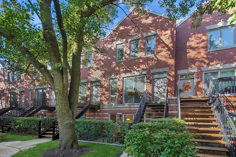 1541 W Henderson St #D, Chicago, IL 60657