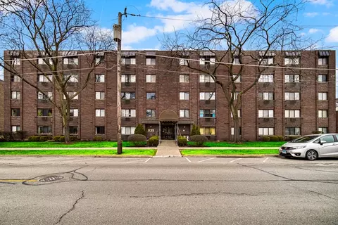 835 Pearson St #108, Des Plaines, IL 60016
