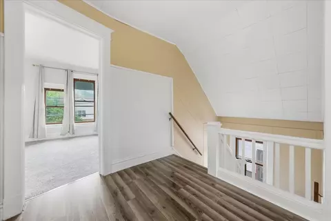 Entry Way - 16 Ivy St, Joliet, IL 60436 photo 2 of 2