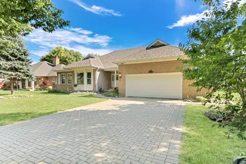 1075 Suffolk Ct, Gurnee, IL 60031