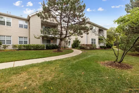 784 N Gary Ave #212, Carol Stream, IL 60188
