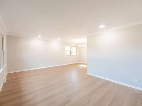 978 Sycamore Ln, Bartlett, IL 60103 photo 2