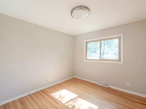 978 Sycamore Ln, Bartlett, IL 60103 photo 8