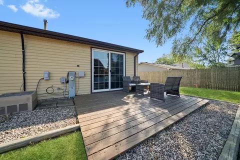 Exterior - 1096 Pheasant Run Ln, Aurora, IL 60504 photo 1 of 4
