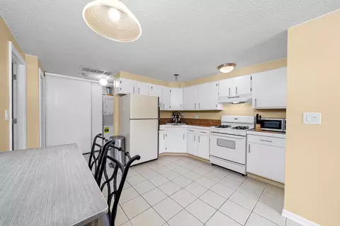 Kitchen - 1096 Pheasant Run Ln, Aurora, IL 60504 photo 4 of 4