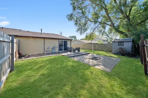 Exterior - 1096 Pheasant Run Ln, Aurora, IL 60504 photo 2 of 4