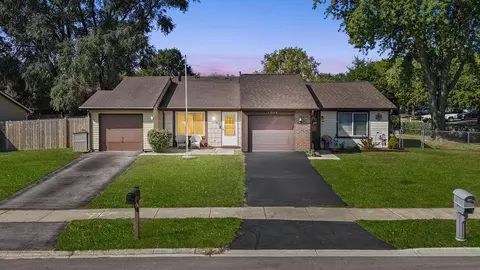 1096 Pheasant Run Ln, Aurora, IL 60504