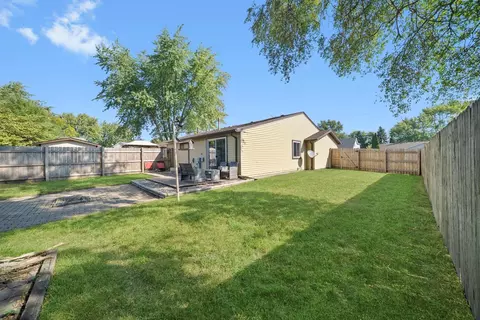 Exterior - 1096 Pheasant Run Ln, Aurora, IL 60504 photo 3 of 4