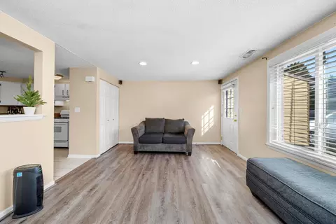 Living - 1096 Pheasant Run Ln, Aurora, IL 60504 photo 2 of 2