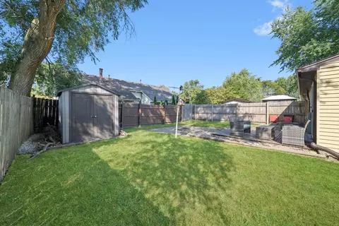 Exterior - 1096 Pheasant Run Ln, Aurora, IL 60504 photo 4 of 4
