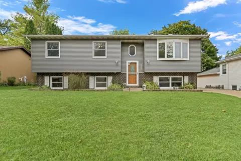 18 Sheehan Dr, Lake Villa, IL 60046