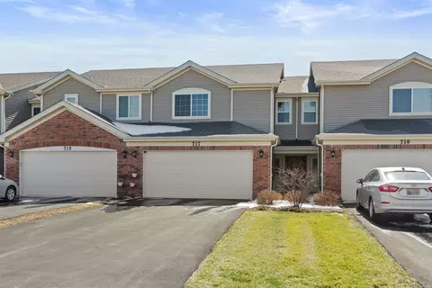 717 Wellington Ln, Cary, IL 60013