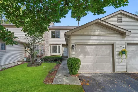 218 E Forest Knoll Dr, Palatine, IL 60074