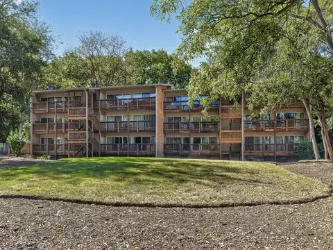 5882 Forest View Rd #B, Lisle, IL 60532