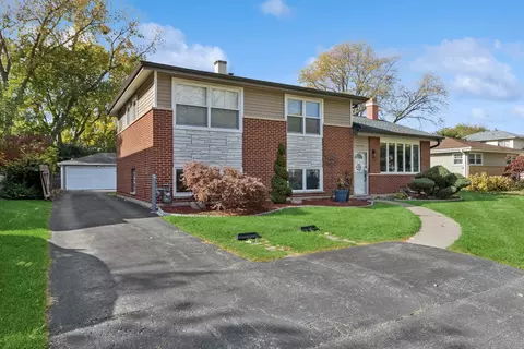 1414 N Sauk Ln, Mount Prospect, IL 60056