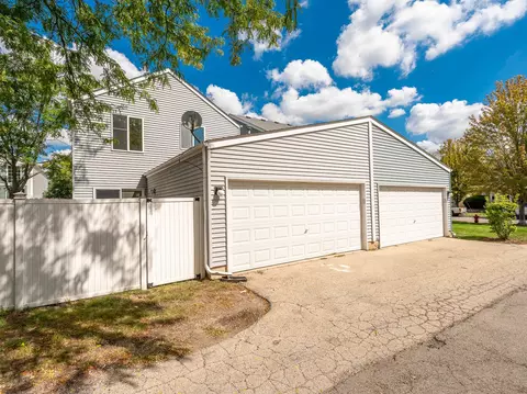 Exterior - 811 Serendipity Dr, Aurora, IL 60504 photo 4 of 4