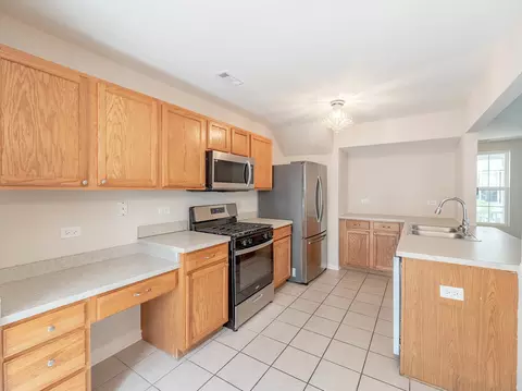 Kitchen - 811 Serendipity Dr, Aurora, IL 60504 photo 2 of 3