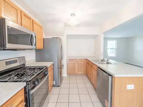 Kitchen - 811 Serendipity Dr, Aurora, IL 60504 photo 3 of 3