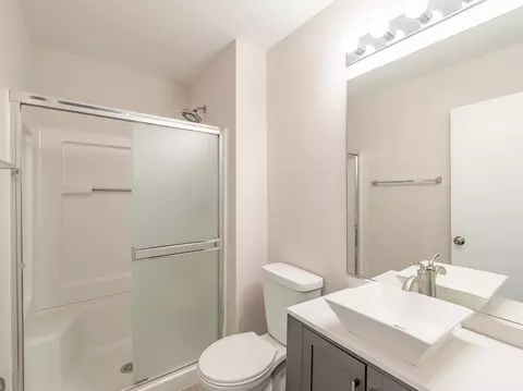 Bath - 811 Serendipity Dr, Aurora, IL 60504 photo 3 of 3