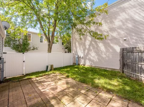 Exterior - 811 Serendipity Dr, Aurora, IL 60504 photo 2 of 4