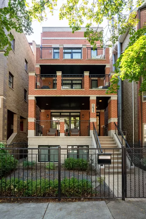1433 W Henderson St #PH, Chicago, IL 60657