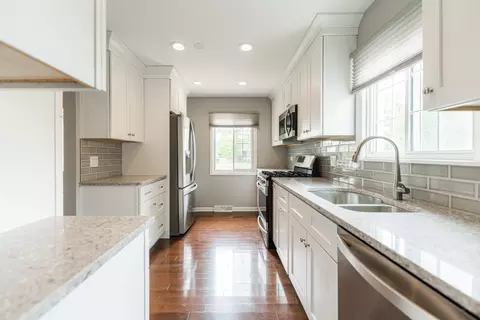 Kitchen - 435 E Park Ave, Elmhurst, IL 60126 photo 2 of 6