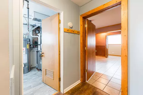 Entry Way - 435 E Park Ave, Elmhurst, IL 60126 photo 3 of 4