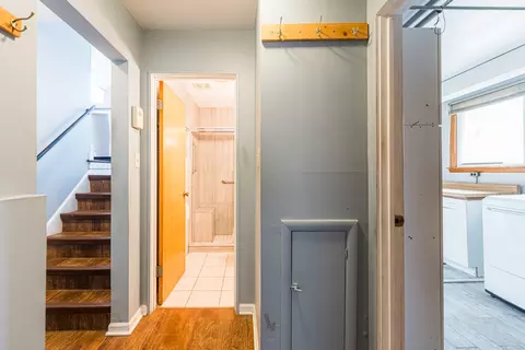 Entry Way - 435 E Park Ave, Elmhurst, IL 60126 photo 4 of 4