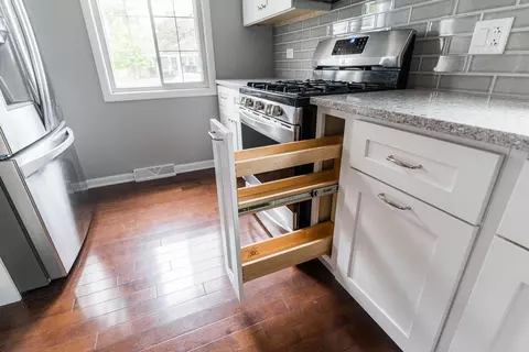 Kitchen - 435 E Park Ave, Elmhurst, IL 60126 photo 5 of 6